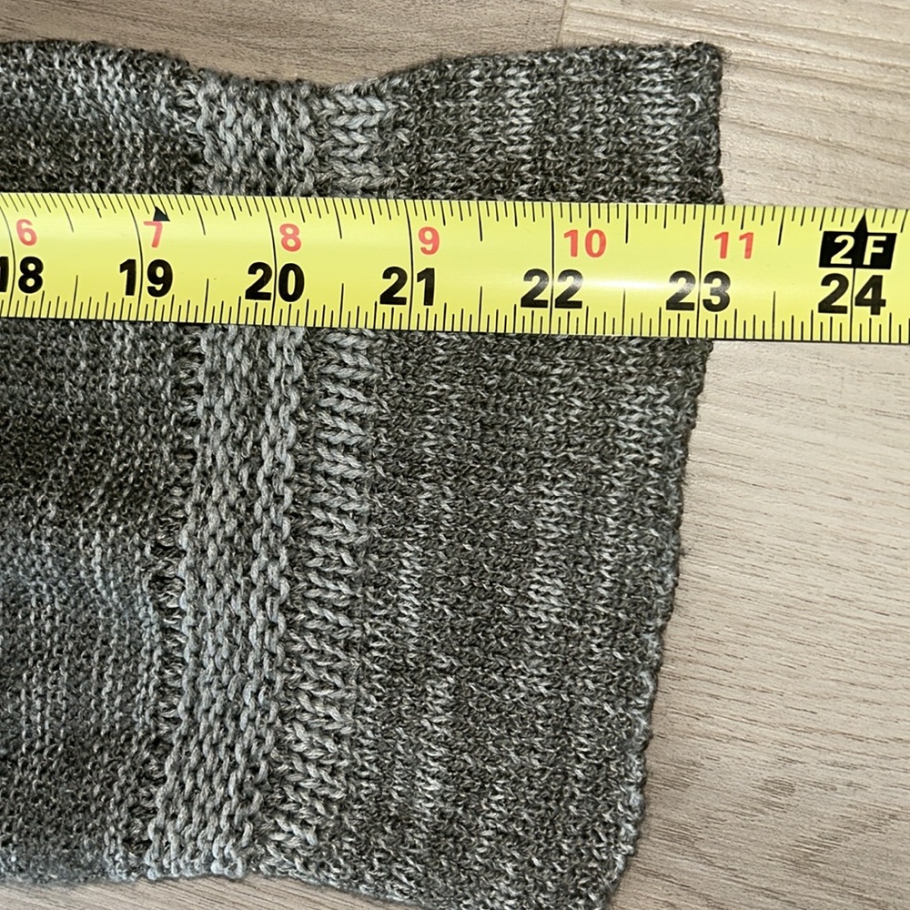 Mustard Seed Oversized V-Neck Sweater L Gray Casual Cropped Cozy Bell Sleeve - Picture 6 of 6